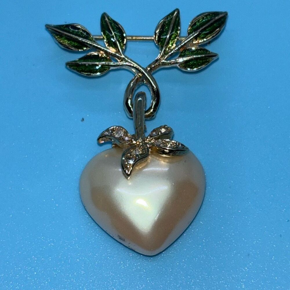 Joan Rivers Faux Pearl Puffy Heart Dangle gold pin brooch